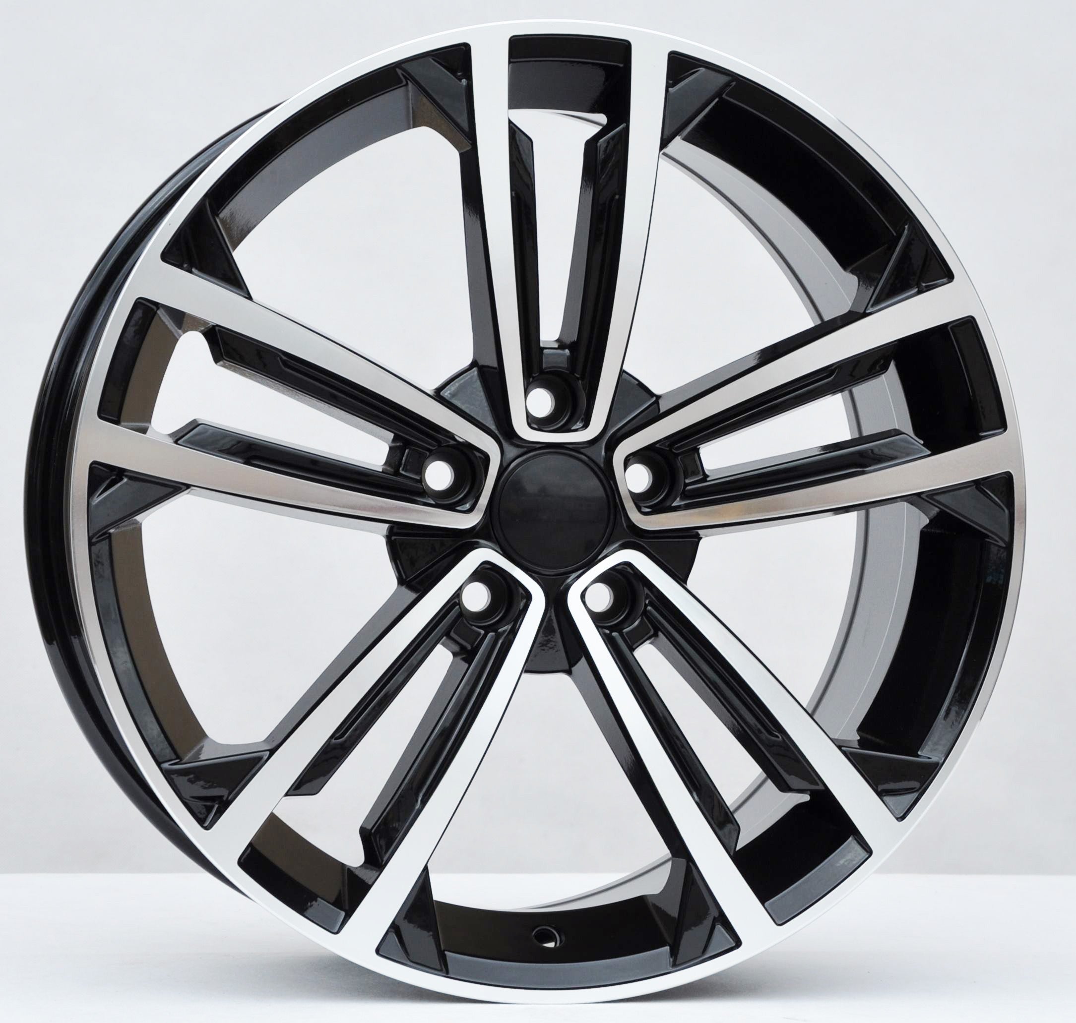 PDW 1415 Alufælge 18" 5x112 ET45 – Poleret/sort (sæt á 4)