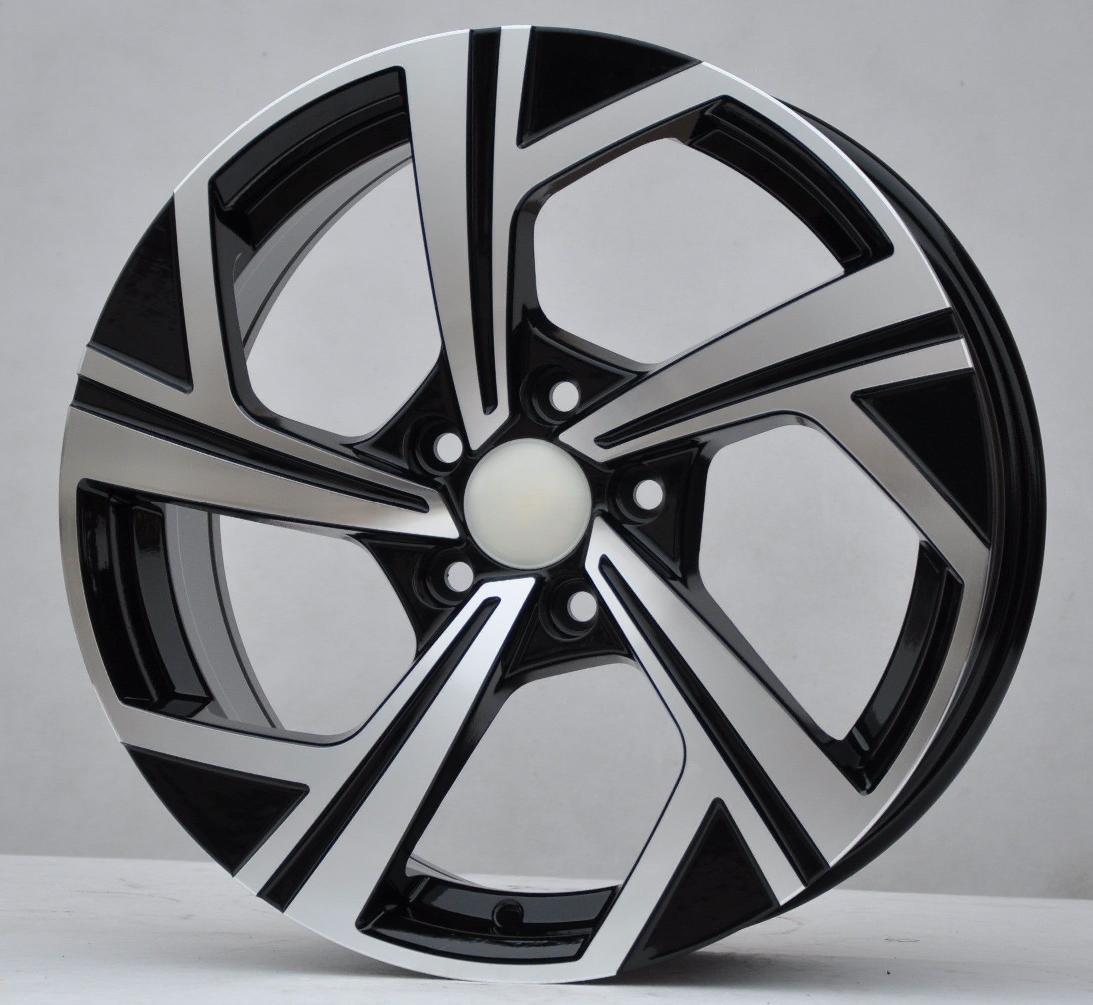 PDW 5502/BK5851 Alufælge 18" 5x112 ET45 – Poleret/sort (sæt á 4)
