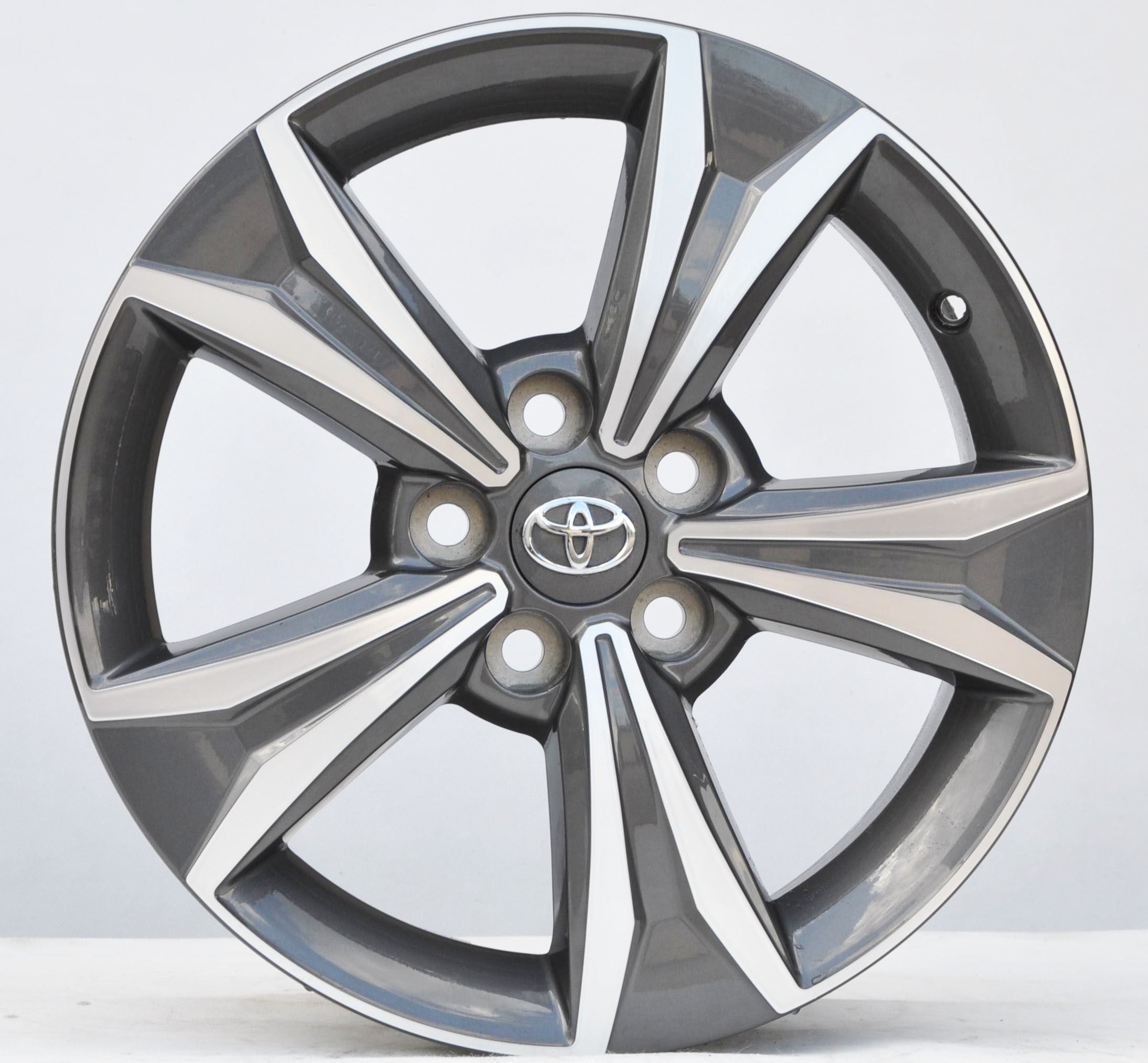 Toyota (oryginalne OEM) PW457-10001 Alufælge 17" 5x114.3 ET45 – Poleret/grafit (stk)