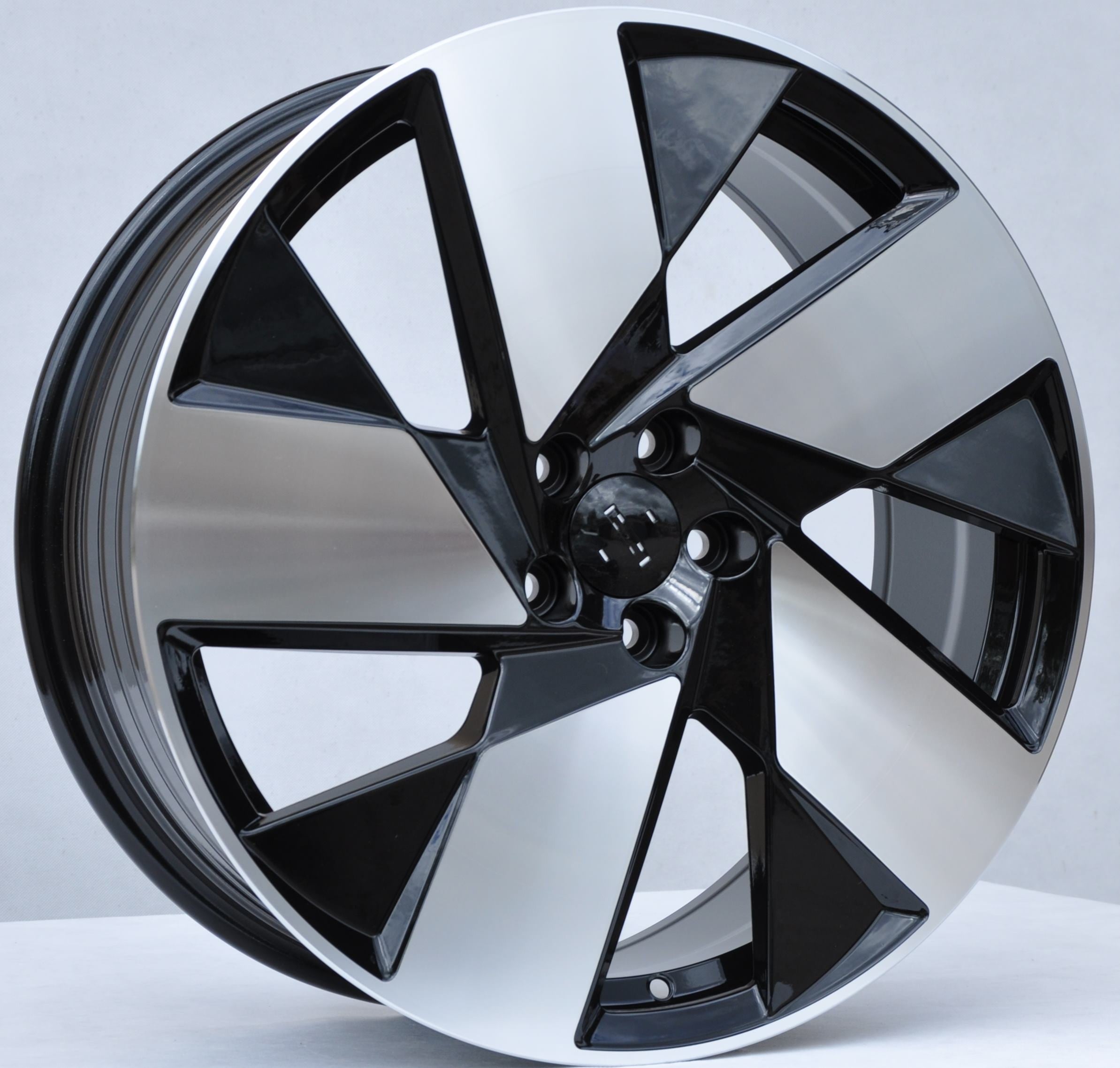PDW 402 Alufælge 20" 5x108 ET50.5 – Poleret/sort (sæt á 4)