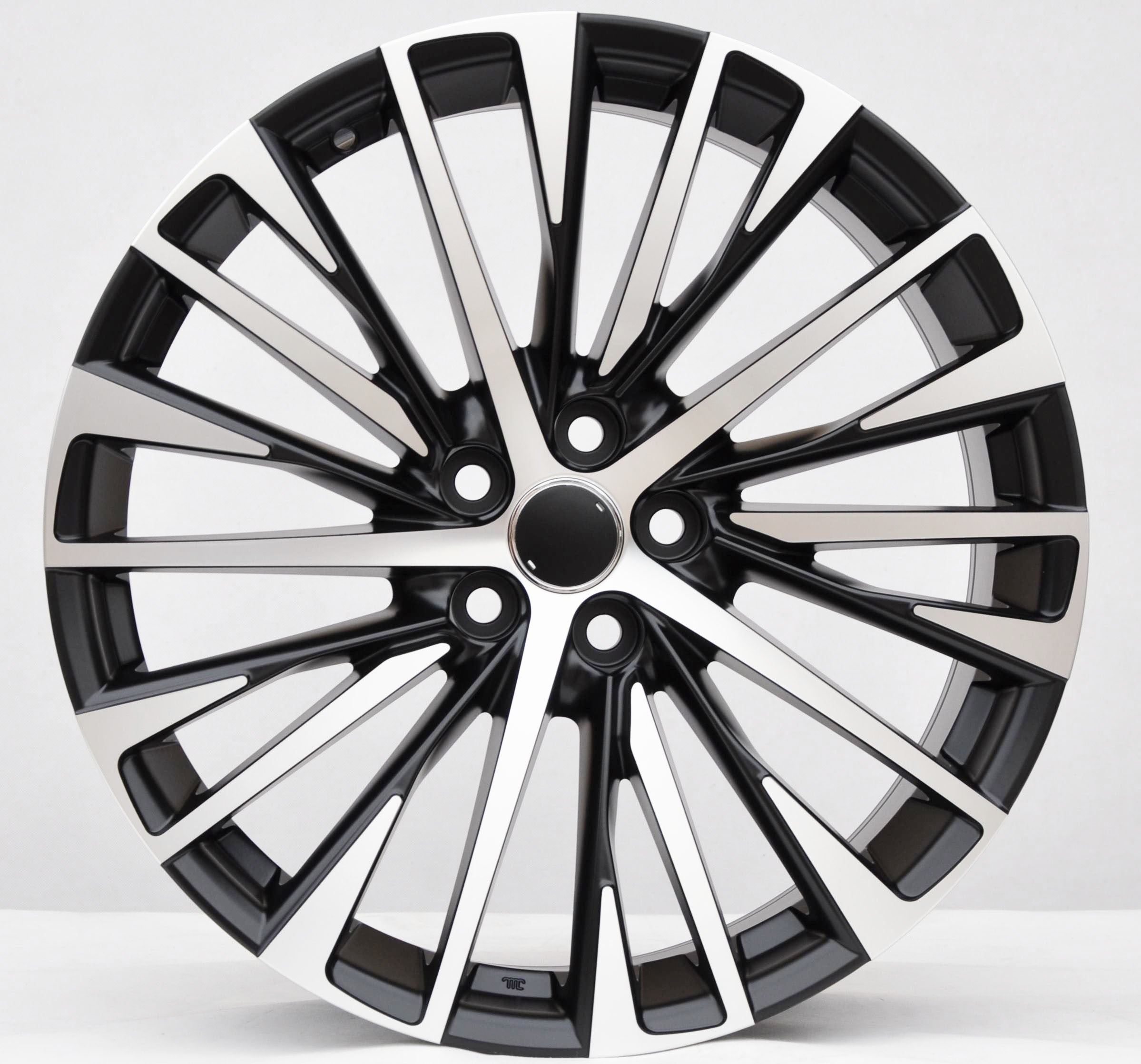 PDW 1118 Alufælge 19" 5x114.3 ET30 – Poleret/sort (sæt á 4)