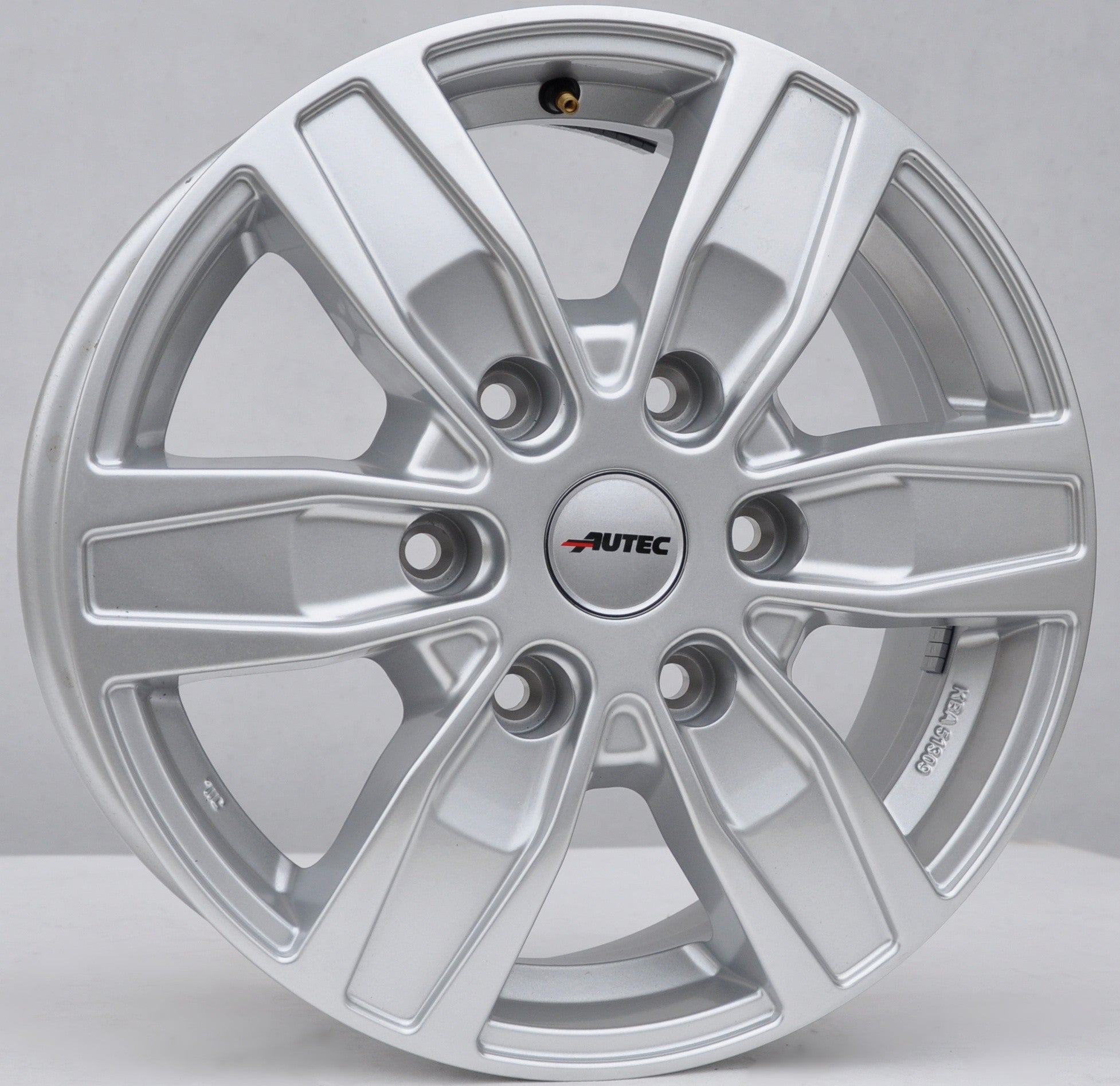 Alutec qtfj/kba51309 Alufælge 16" 6x139.7 ET56 – Sølv (sæt á 4)