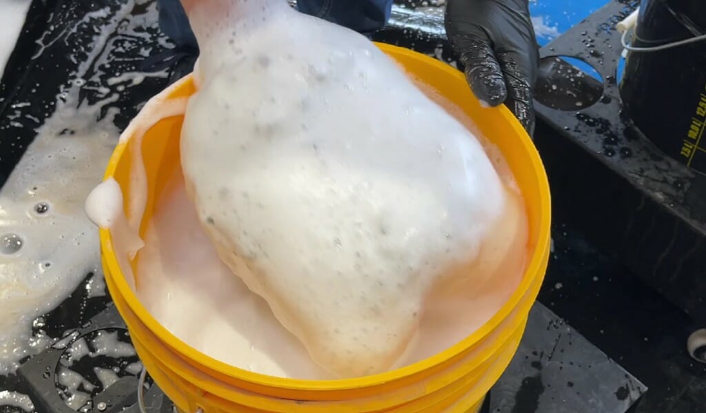Masser af skum i Sour Shampoo