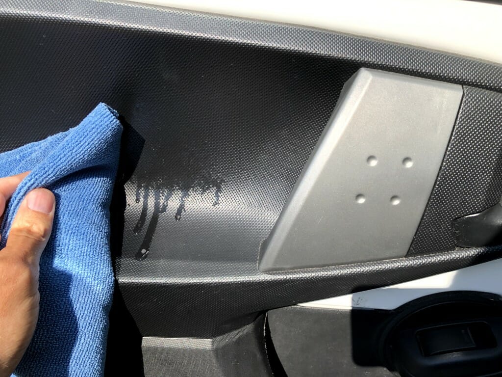 Soft99 Wash Mist fordeles og aftørres