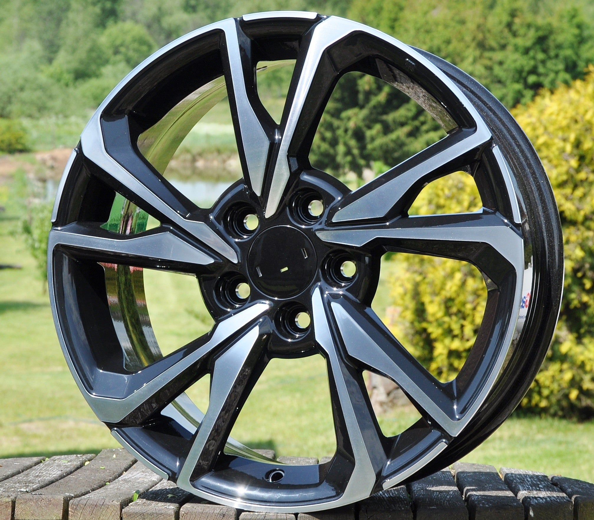 PDW 5563 Alufælge 18" 5x114.3 ET50 – Poleret/sort (sæt á 4)