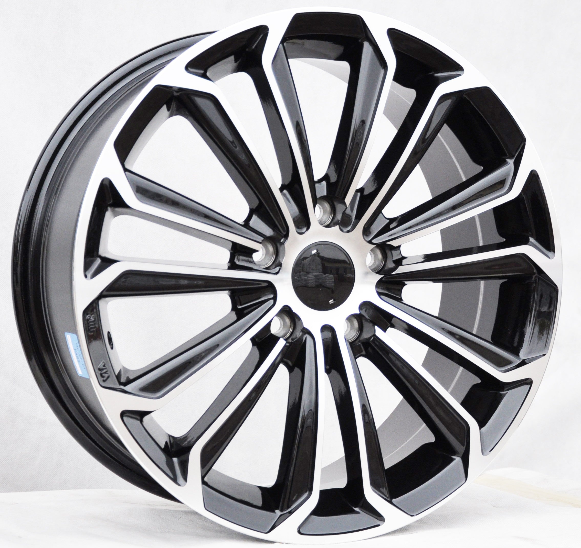 PDW 667/069 Alufælge 17" 5x114.3 ET45 – Poleret/sort (sæt á 4)