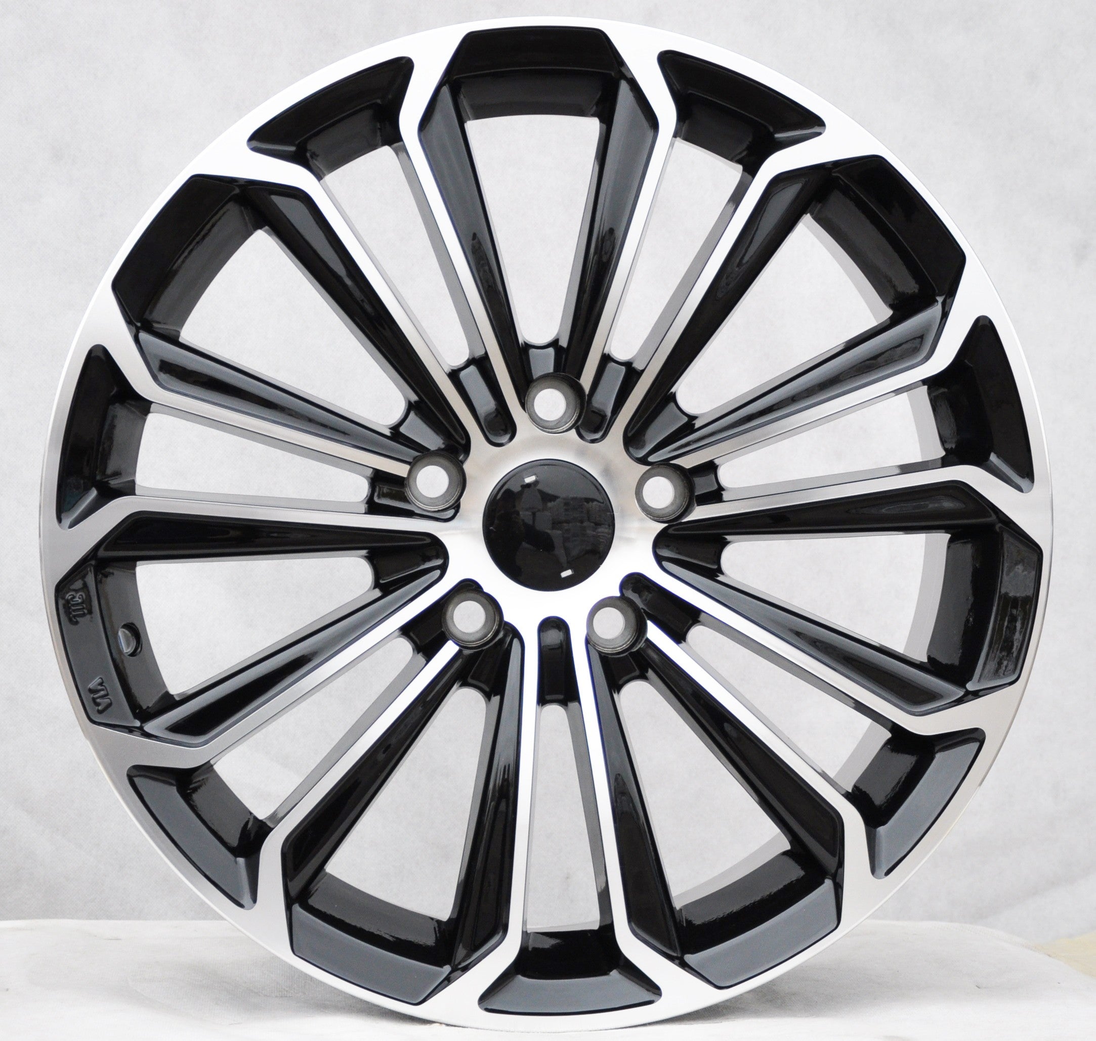 PDW 667/069 Alufælge 17" 5x114.3 ET45 – Poleret/sort (sæt á 4)