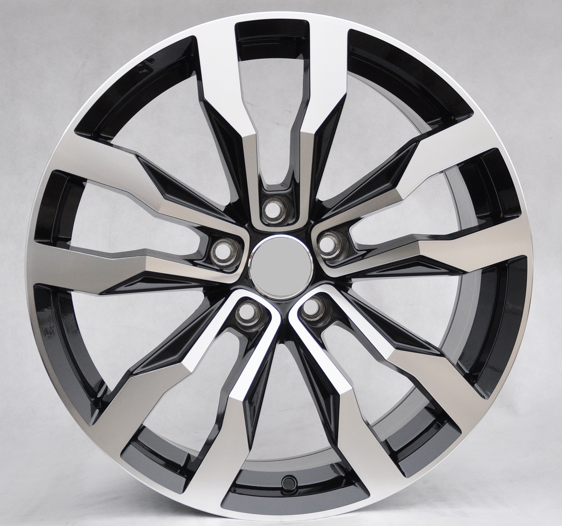 PDW 272/5333 Alufælge 18" 5x112 ET41 – Poleret/sort (sæt á 4)