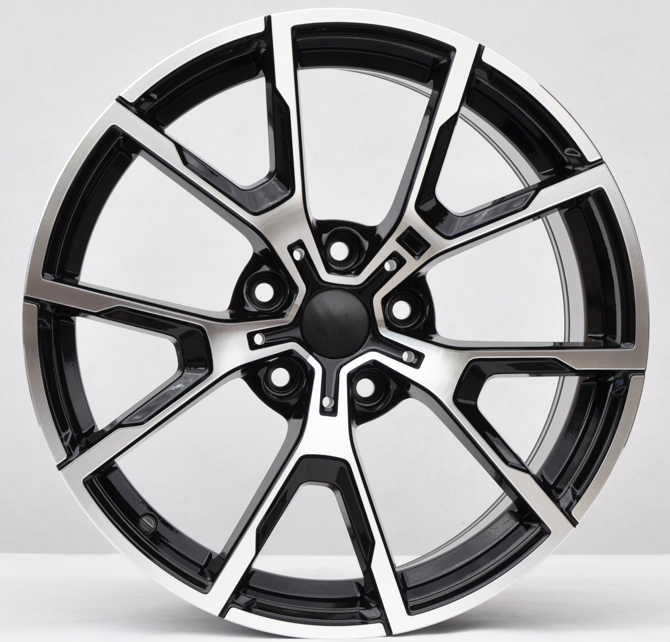PDW 5601 Alufælge 17" 5x120 ET40 – Poleret/sort (sæt á 4)