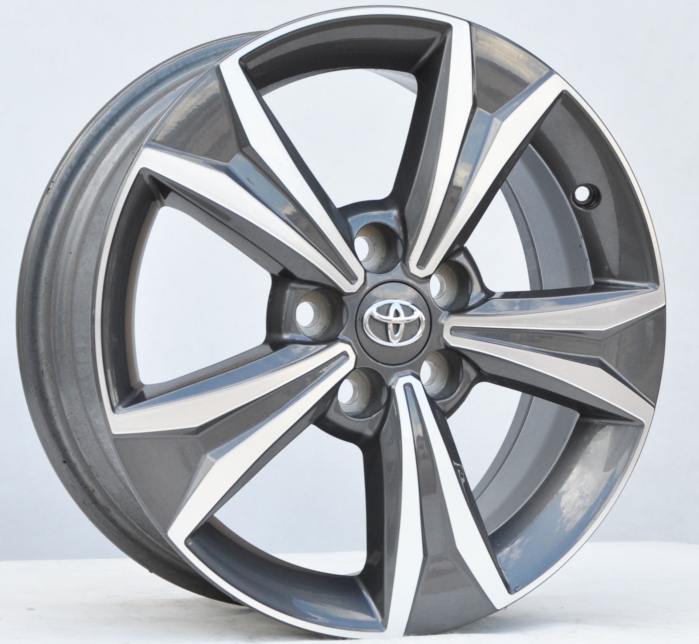 Toyota (oryginalne OEM) PW457-10001 Alufælge 17" 5x114.3 ET45 – Poleret/grafit (stk)