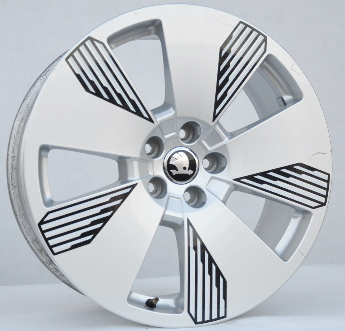 Audi (originale OEM) 4KE601025LUSZKODZONE Alufælge 19" 8J 5x112 ET34 – Sølv (sæt á 4)