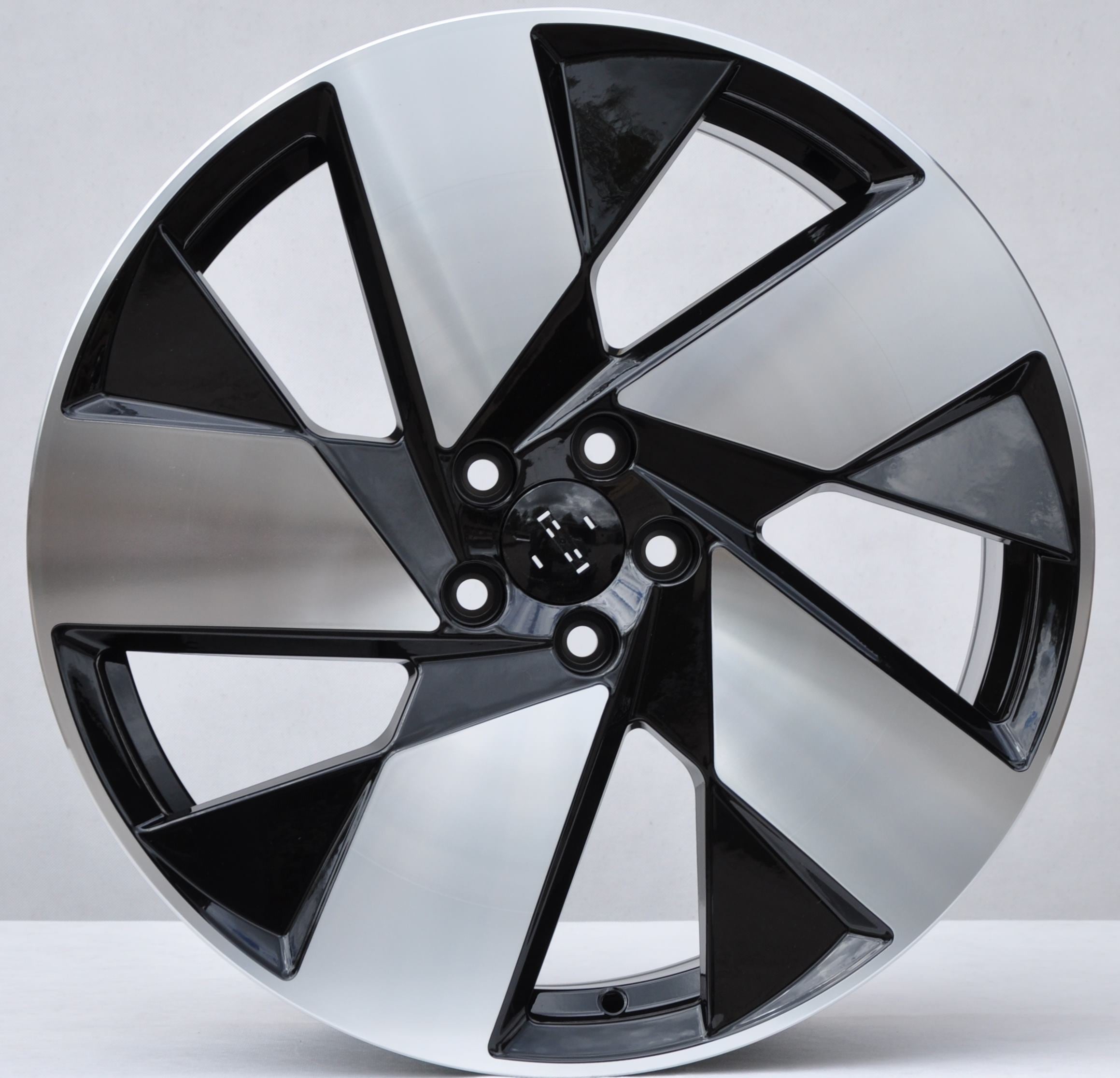 PDW 402 Alufælge 20" 5x108 ET50.5 – Poleret/sort (sæt á 4)