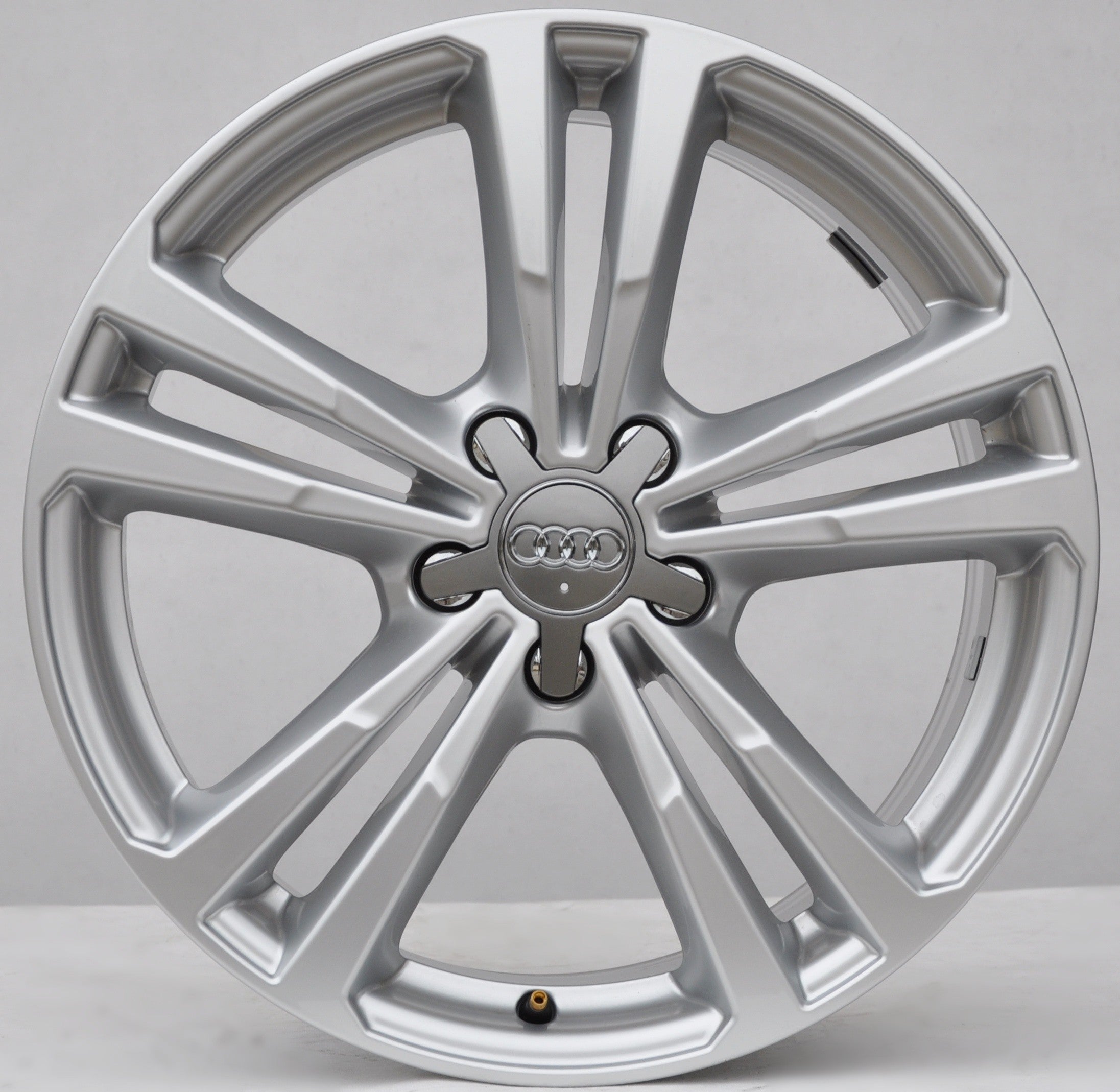 Audi (oryginalne OEM) 8v0601025AJ Alufælge 18" 5x112 ET51 – Sølv (sæt á 4)