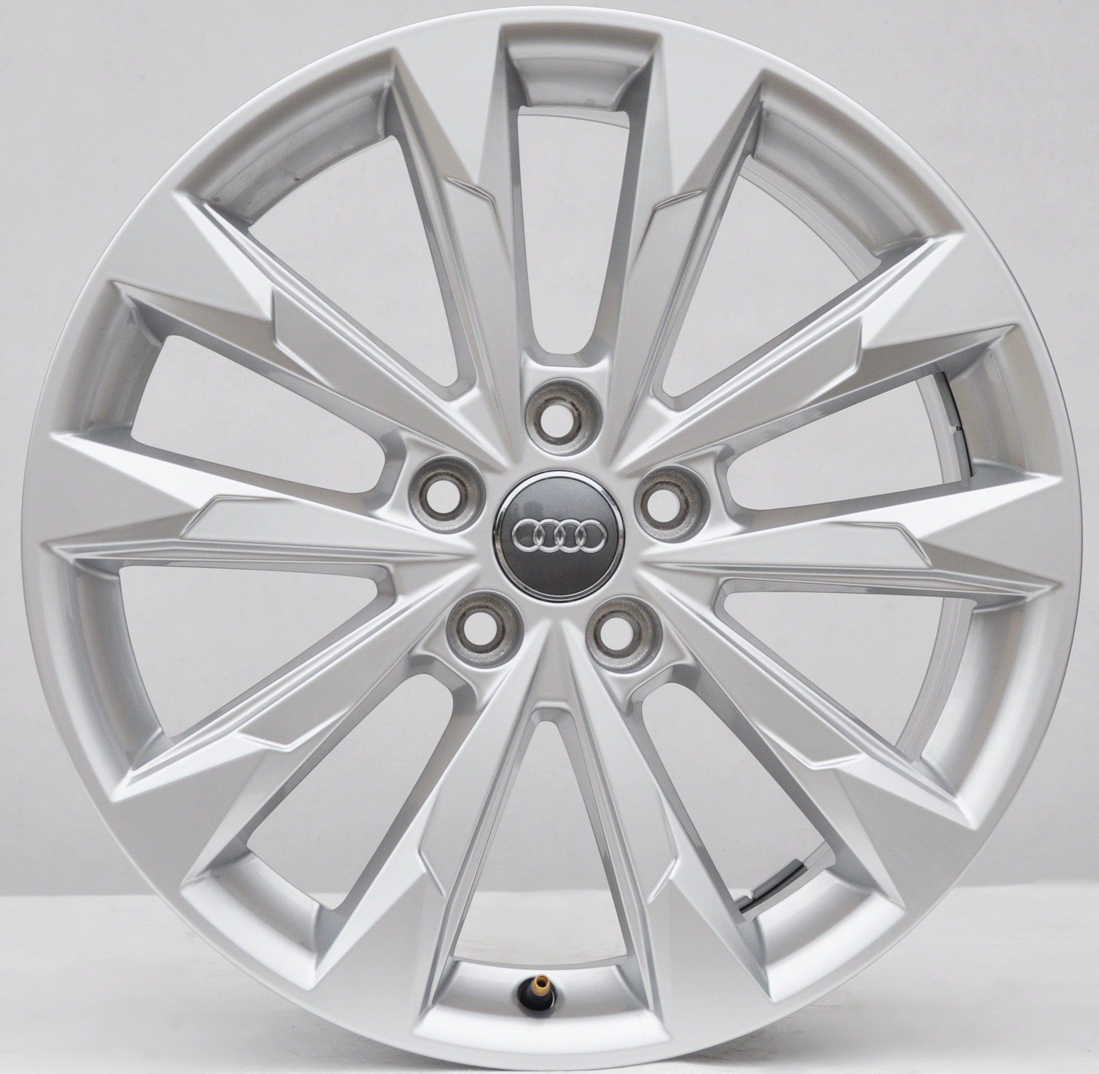 Audi (oryginalne OEM) 83A601025G Alufælge 18" 5x112 ET43 – Sølv (sæt á 4)