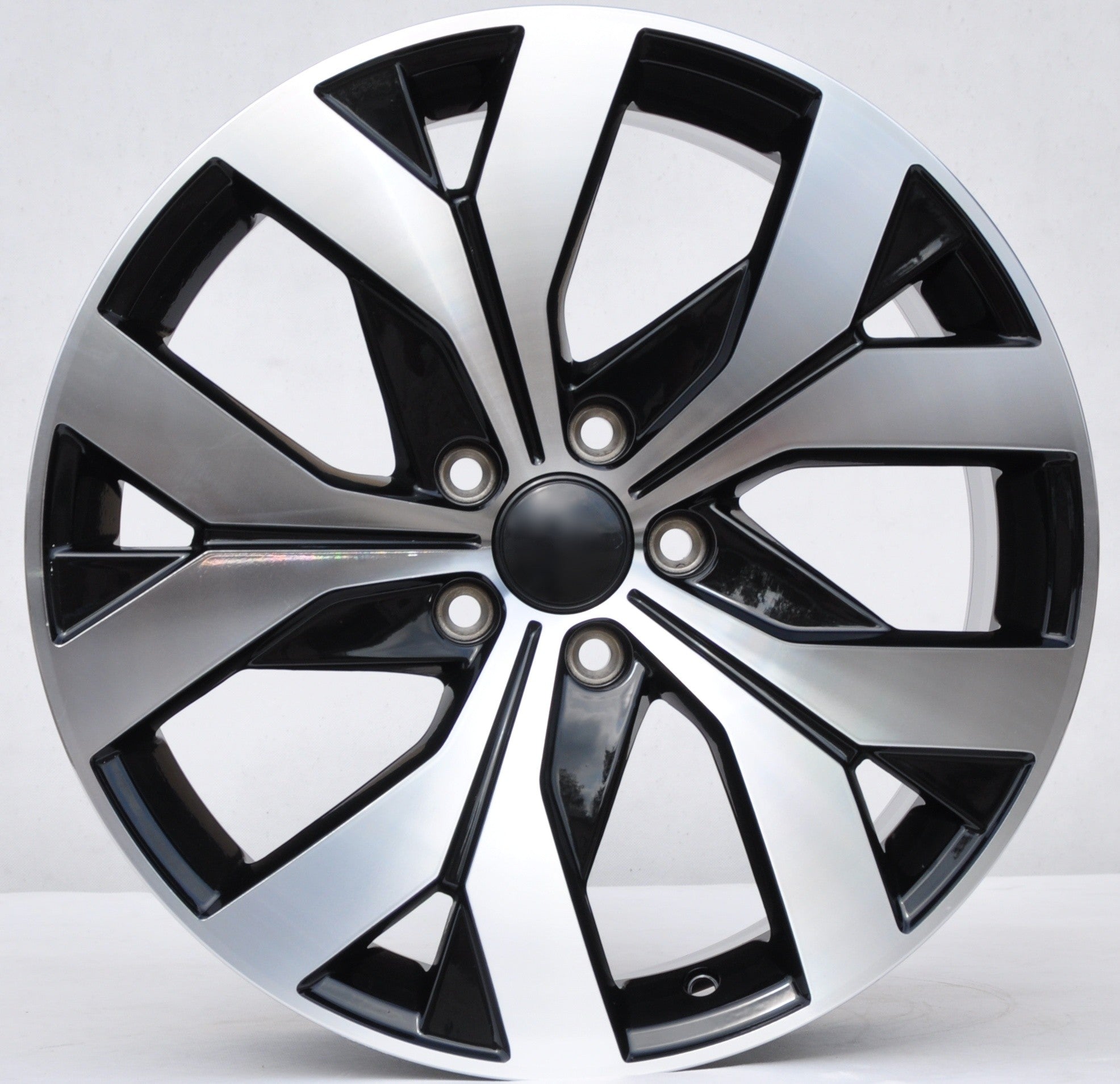PDW 617 Alufælge 18" 5x112 ET44 – Poleret/sort (sæt á 4)