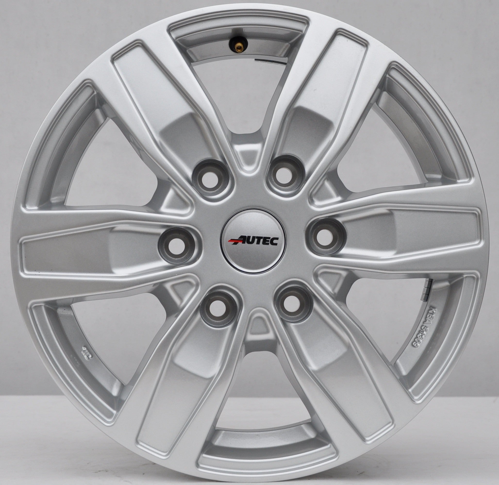 Alutec qtfj/kba51309 Alufælge 16" 6x139.7 ET56 – Sølv (sæt á 4)