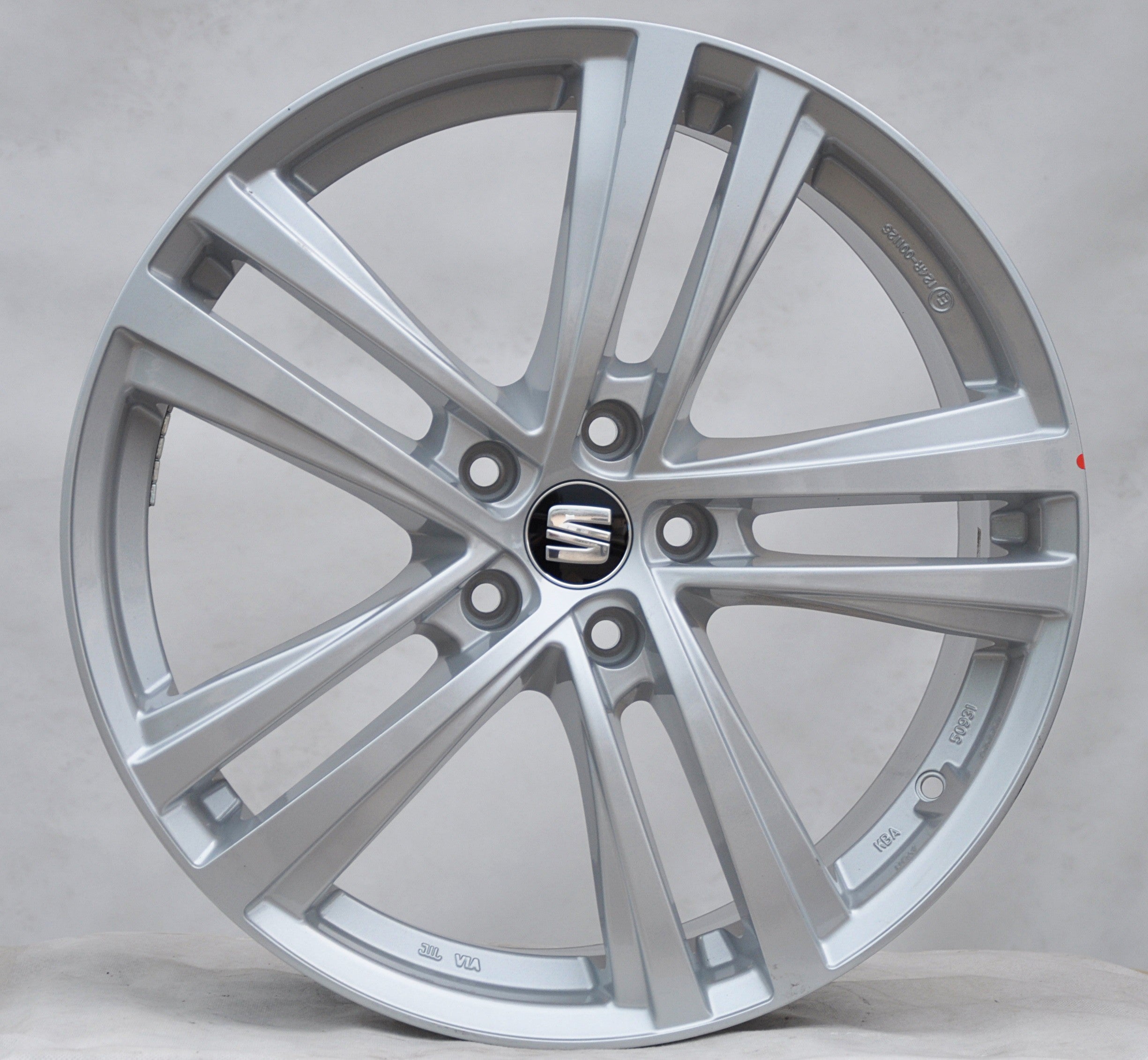 Seat (oryginalne OEM) SE028020 Alufælge 20" 5x112 ET45 – Sølv (sæt á 4)