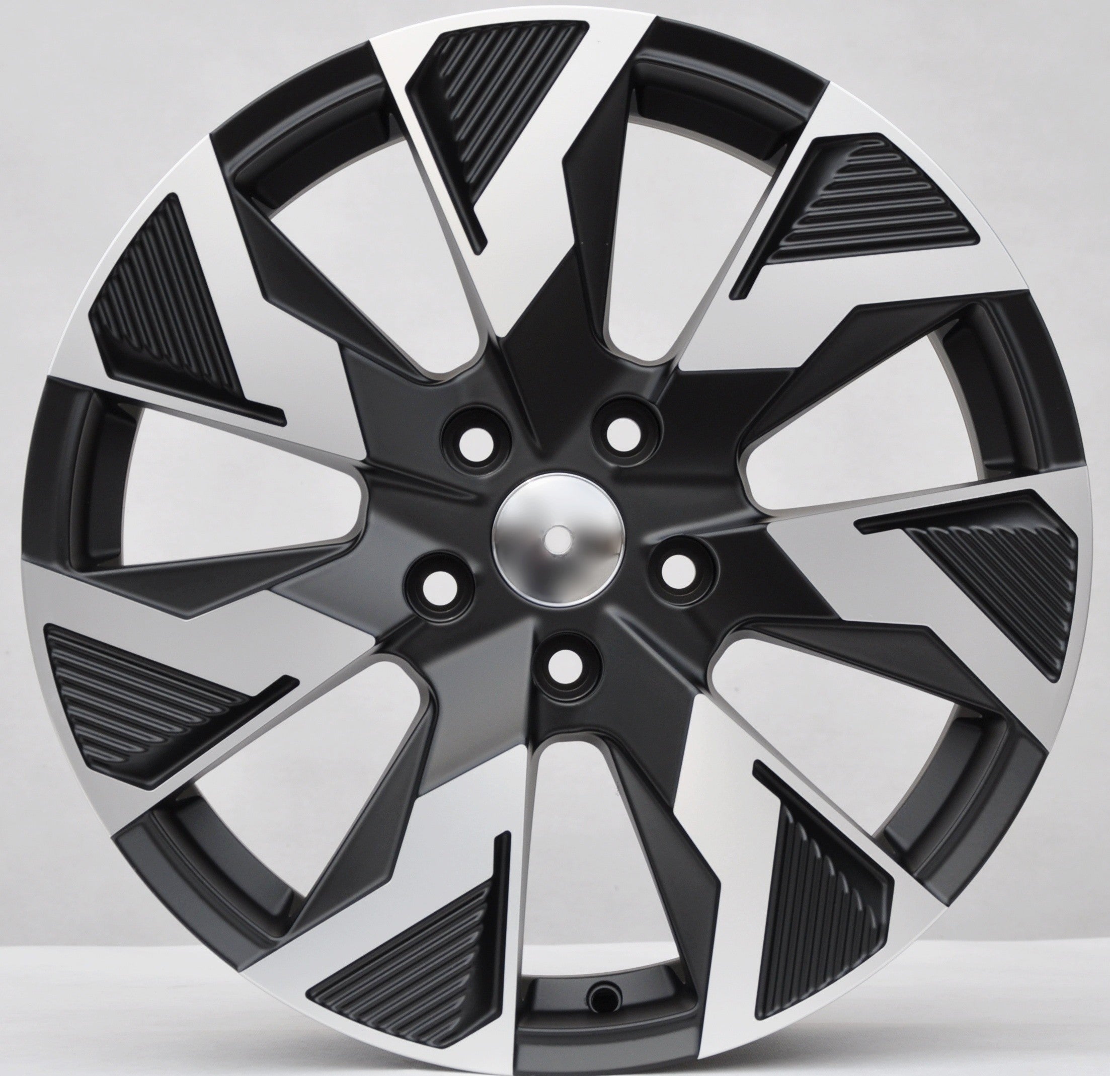 PDW 3521 Alufælge 17" 5x114.3 ET45 – Poleret/sort (sæt á 4)