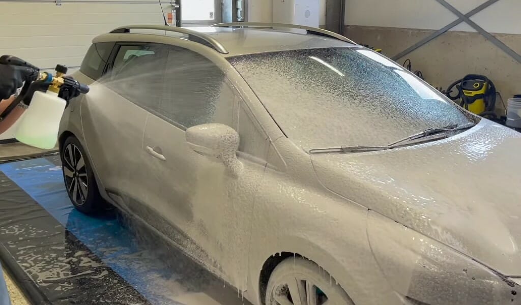 PWP skumlanse med skum på bilen